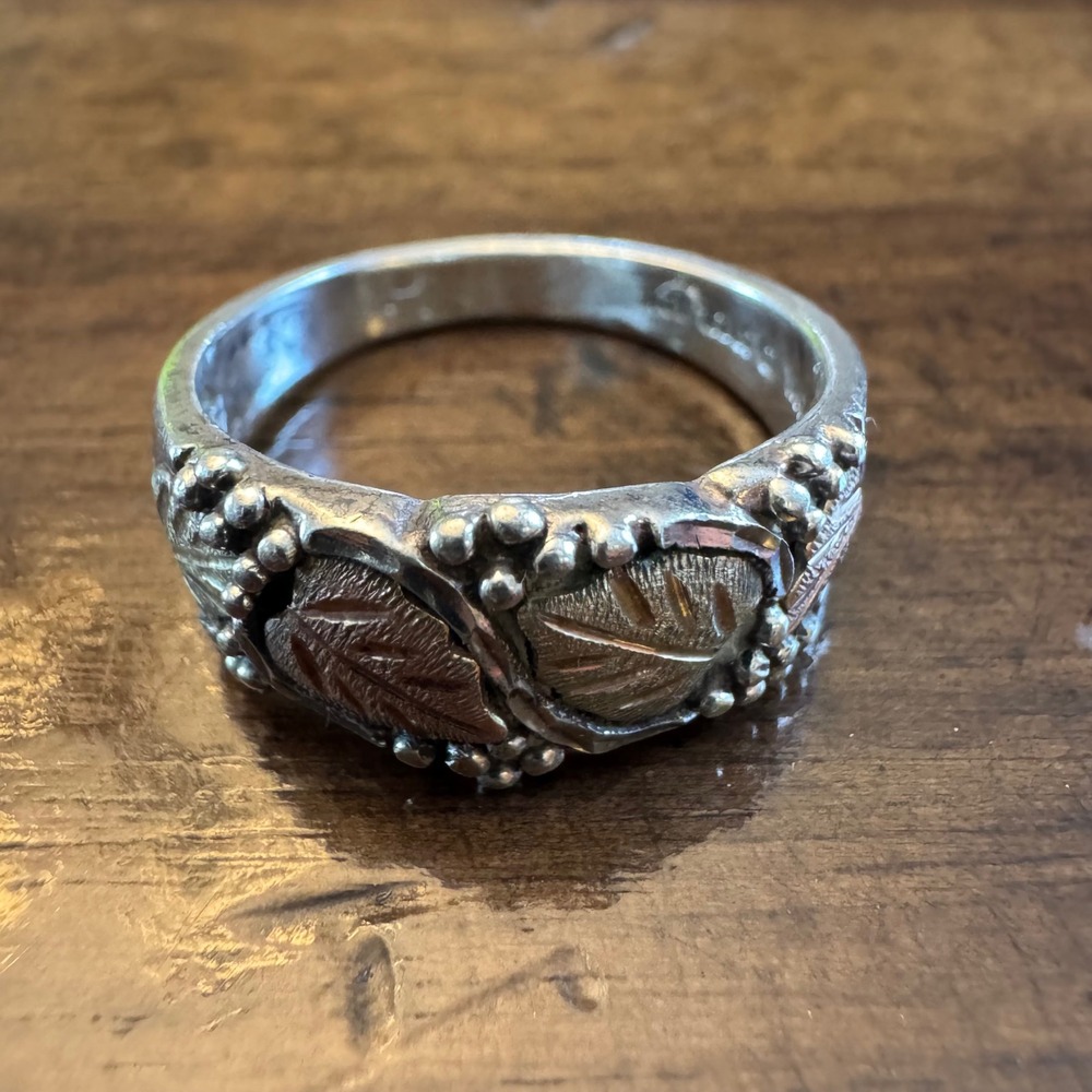 Wheeler Black Hills Gold Ring Women Size 8 Silver 12K Leaf Band WJC